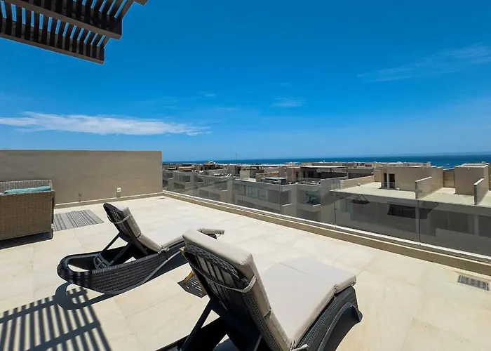 Modern With Rooftop Lounge, Pools, Gym, Pickleball & Netflix Access Сasa de vacaciones Cabo San Lucas