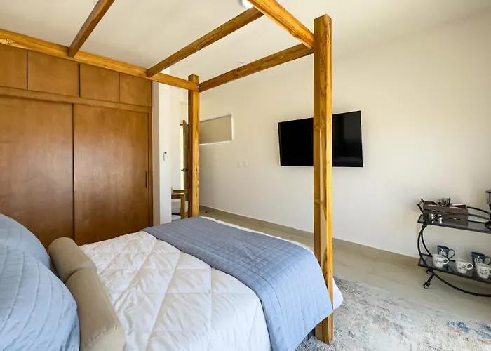 Modern With Rooftop Lounge, Pools, Gym, Pickleball & Netflix Access Сasa de vacaciones