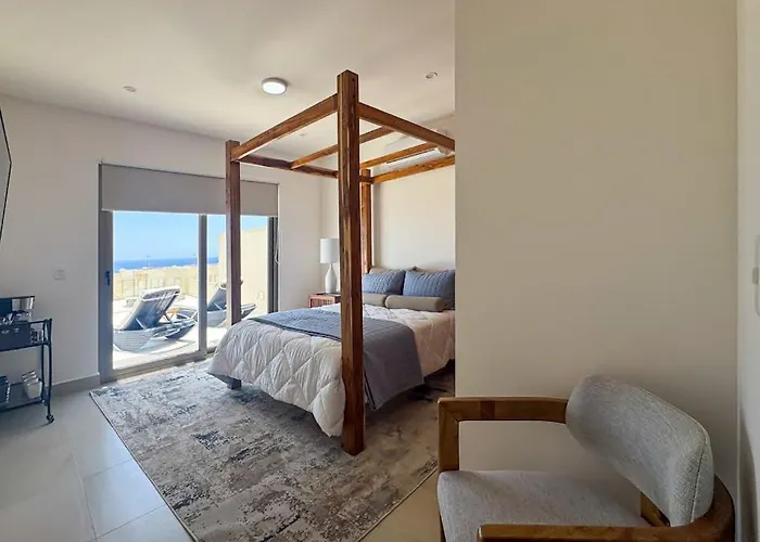 Сasa de vacaciones Modern With Rooftop Lounge, Pools, Gym, Pickleball & Netflix Access *