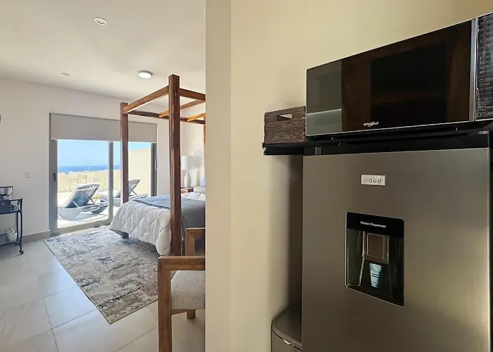 Modern With Rooftop Lounge, Pools, Gym, Pickleball & Netflix Access Сasa de vacaciones
