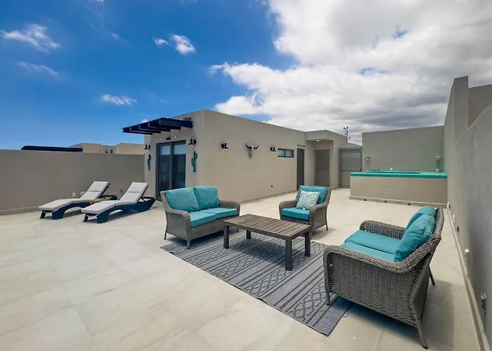 Сasa de vacaciones Modern With Rooftop Lounge, Pools, Gym, Pickleball & Netflix Access