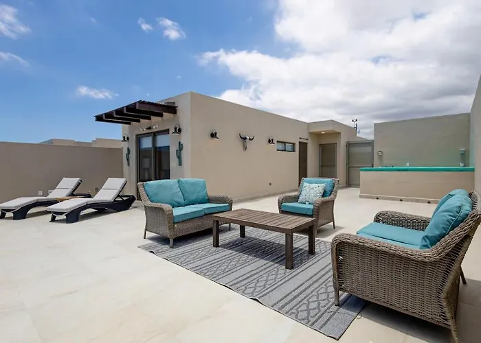Modern With Rooftop Lounge, Pools, Gym, Pickleball & Netflix Access *