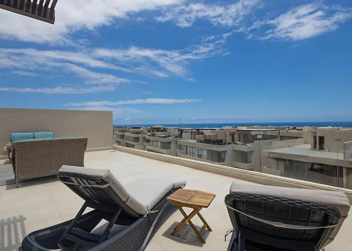 Сasa de vacaciones Modern With Rooftop Lounge, Pools, Gym, Pickleball & Netflix Access