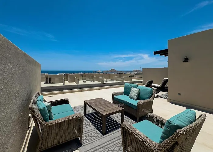 Modern With Rooftop Lounge, Pools, Gym, Pickleball & Netflix Access Сasa de vacaciones Cabo San Lucas