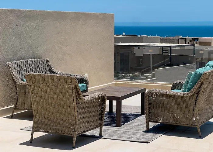 Modern With Rooftop Lounge, Pools, Gym, Pickleball & Netflix Access Сasa de vacaciones *