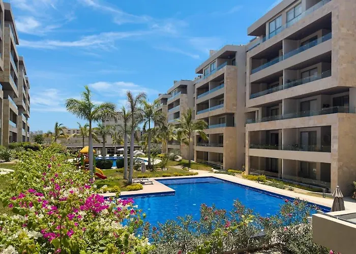 Сasa de vacaciones Modern With Rooftop Lounge, Pools, Gym, Pickleball & Netflix Access