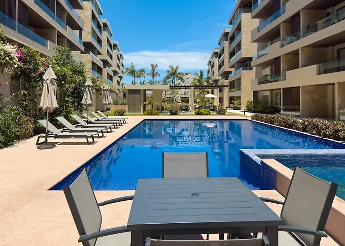 Сasa de vacaciones Modern With Rooftop Lounge, Pools, Gym, Pickleball & Netflix Access