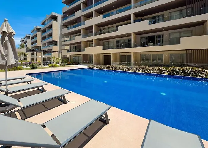 Сasa de vacaciones Modern With Rooftop Lounge, Pools, Gym, Pickleball & Netflix Access