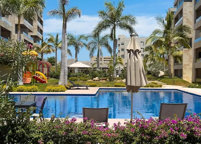 Modern With Rooftop Lounge, Pools, Gym, Pickleball & Netflix Access Сasa de vacaciones