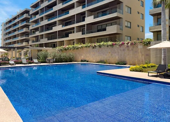 Modern With Rooftop Lounge, Pools, Gym, Pickleball & Netflix Access Сasa de vacaciones Cabo San Lucas