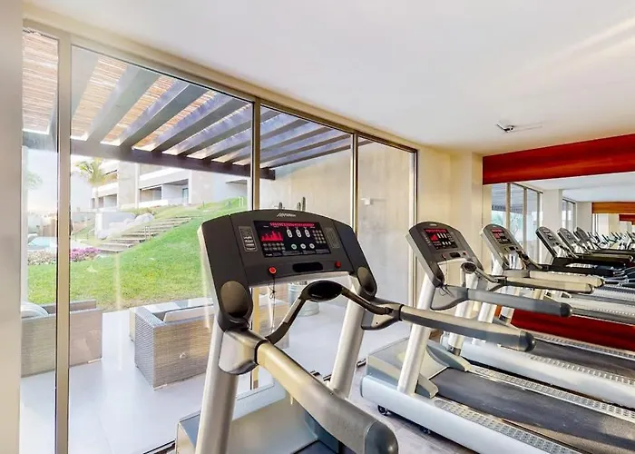 Сasa de vacaciones Modern With Rooftop Lounge, Pools, Gym, Pickleball & Netflix Access